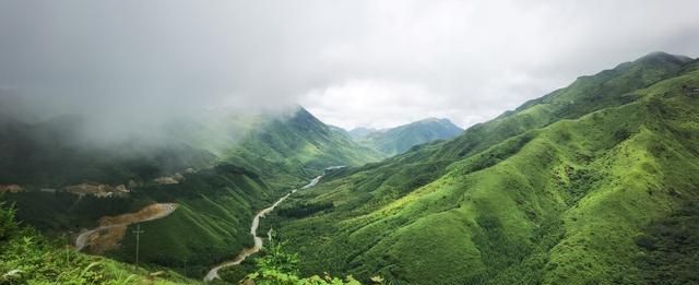 五岭逶迤，毛主席《长征》的“五岭逶迤腾细浪”暗含预言，预示中国必将统一图5