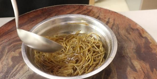 熬菜豆芽粉条家常做法(韭菜豆芽炒鸡蛋粉条的家常做法)图9