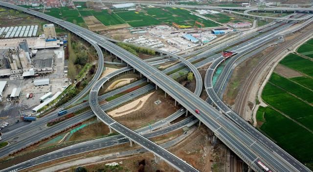 中国十大最高最长高速公路(中国最长高速路有哪几条)图10