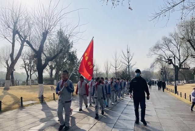 不积跬步无以至千里  不积小流无以成江海  ——燕山中学36级19班健步走活动图3