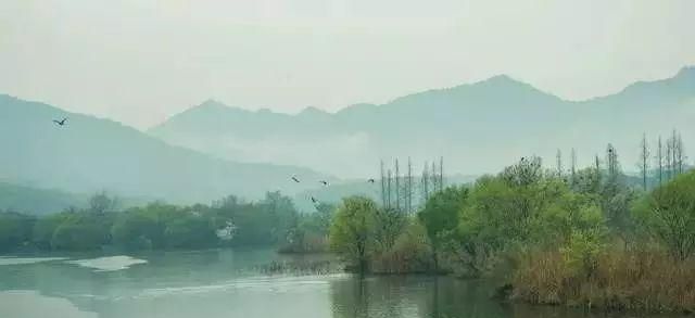 改写苏轼的《饮湖上初晴后雨》(饮湖上初晴后雨对苏轼的了解)图5