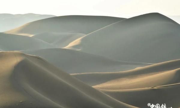 新疆沙漠旅游的有利条件(新疆的哪个景点可以沙漠里骑骆驼)图4