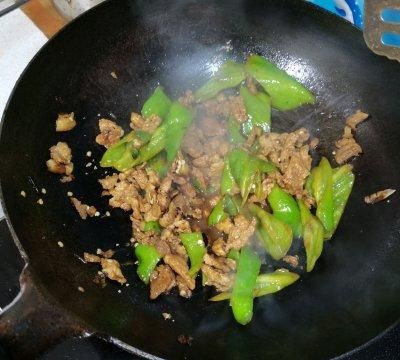 青椒炒肉片怎样做好吃,川味小青椒炒肉片图8