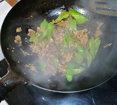 青椒炒肉片怎样做好吃,川味小青椒炒肉片图9