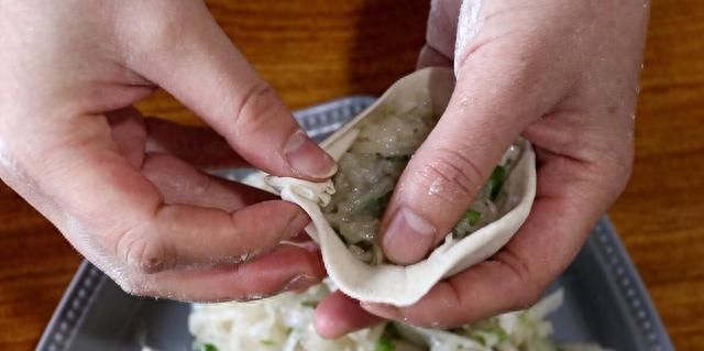 做干萝卜丝饼的面粉怎么调好吃,简单萝卜面粉饼怎么做好吃图22