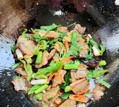 超下饭的蒜苗炒熏肉,熏肉除了炒蒜苗还怎么做图9