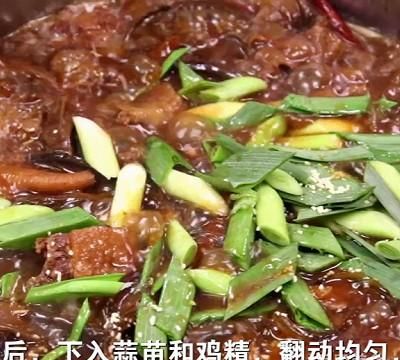 小鸡炖蘑菇怎么做鸡肉才能嫩(东北小鸡炖蘑菇粉条)图6