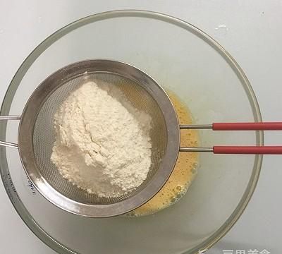 蜂巢蛋糕的做法(可可蜂巢蛋糕)图4