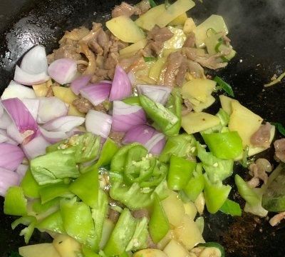 家庭版土豆回锅肉(土豆回锅肉做法家庭)图7