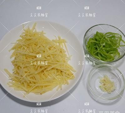 家常土豆丝的做法图3