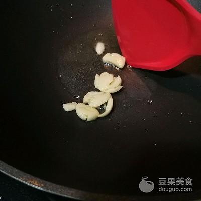 豌豆苗的做法(蒜蓉豌豆苗的做法)图2