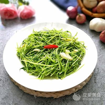 豌豆苗的做法(蒜蓉豌豆苗的做法)图6