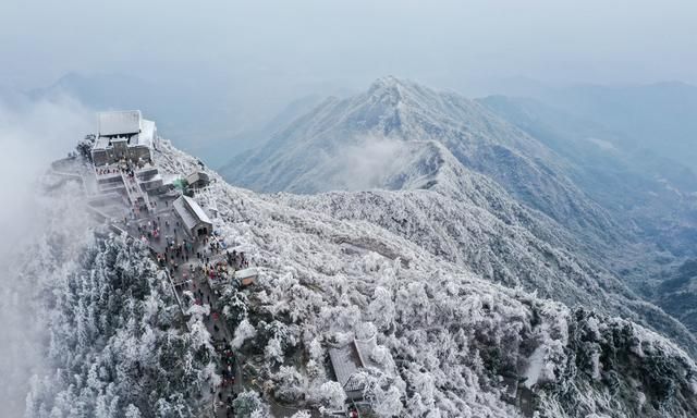 冬游湖南衡山祝融峰，白茫茫似仙境，原来寿比南山指的就是这里图1