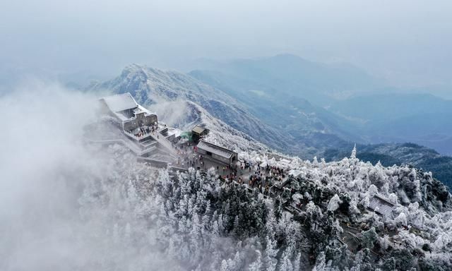 冬游湖南衡山祝融峰，白茫茫似仙境，原来寿比南山指的就是这里图3