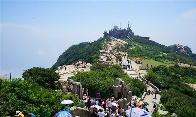 泰山海拔高度，中国人必游的泰山，海拔高度才1545米，登山很轻松，泰山最佳登山路程图1