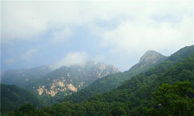 泰山海拔高度，中国人必游的泰山，海拔高度才1545米，登山很轻松，泰山最佳登山路程图4