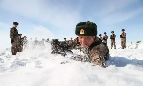 祝福所有战友,八一建军节快乐，祝战友们八一建军节快乐的祝福语图13