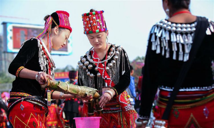 景颇族的风俗：目瑙纵歌节，景颇族的传统习俗图10