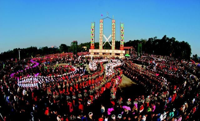 景颇族的风俗习惯，景颇族目瑙纵歌的风俗图1