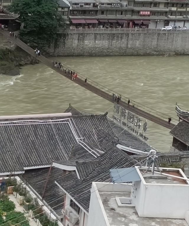 大渡桥横铁索寒 泸定桥，大渡桥横铁索寒是指飞夺泸定桥吗图10